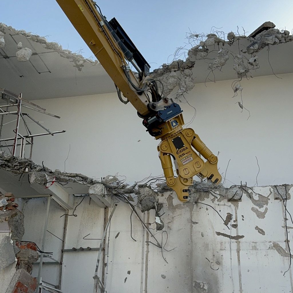 OSA RS demolition grapple in concrete demolition